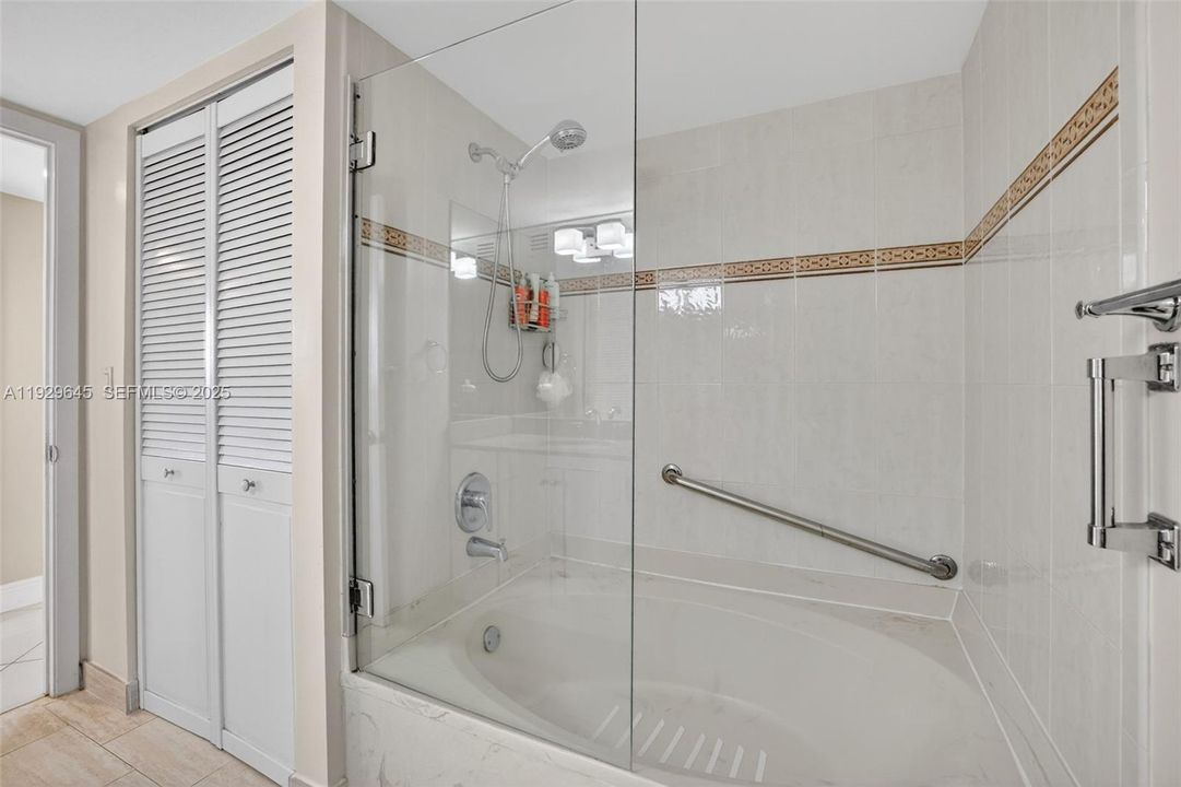 For Sale: $325,000 (2 beds, 2 baths, 1130 Square Feet)