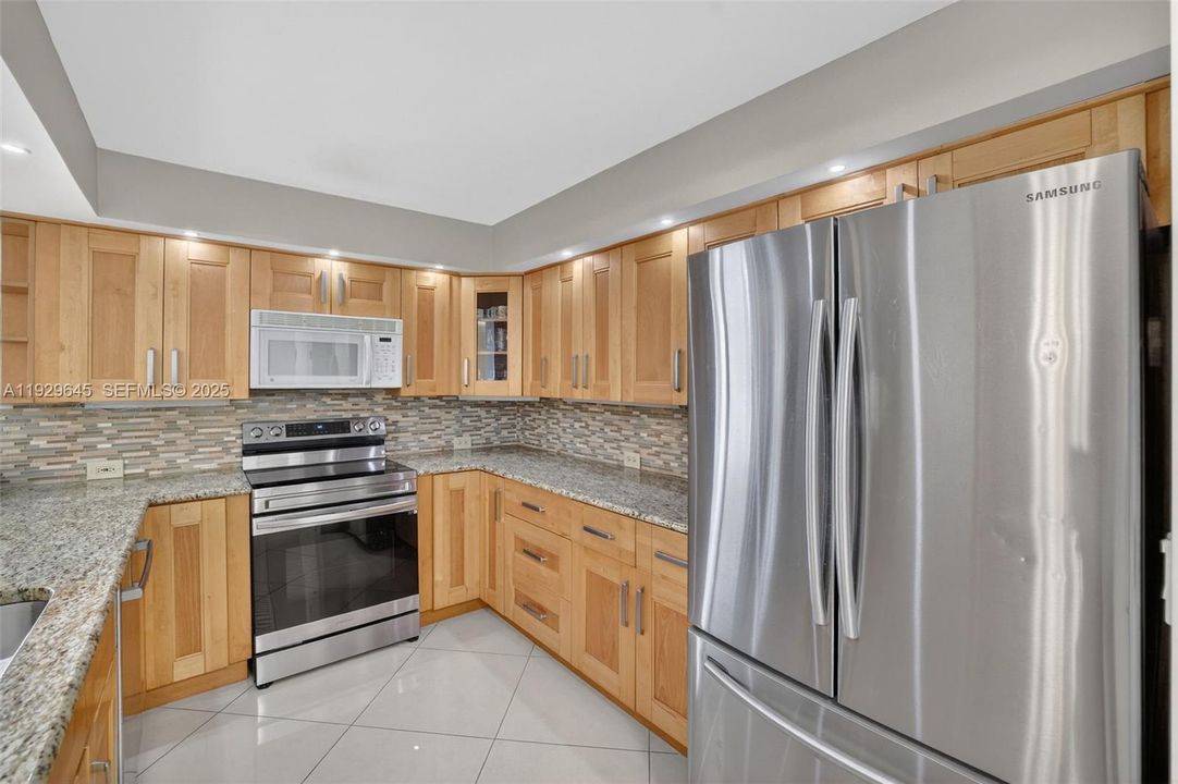 For Sale: $325,000 (2 beds, 2 baths, 1130 Square Feet)