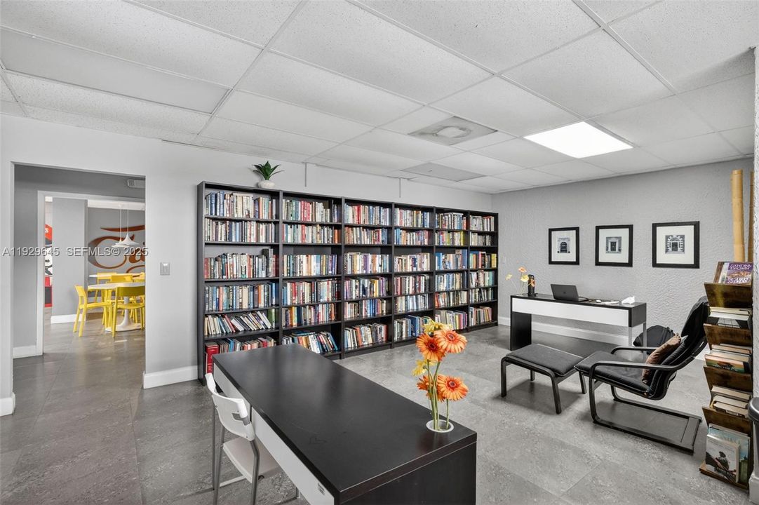 For Sale: $325,000 (2 beds, 2 baths, 1130 Square Feet)