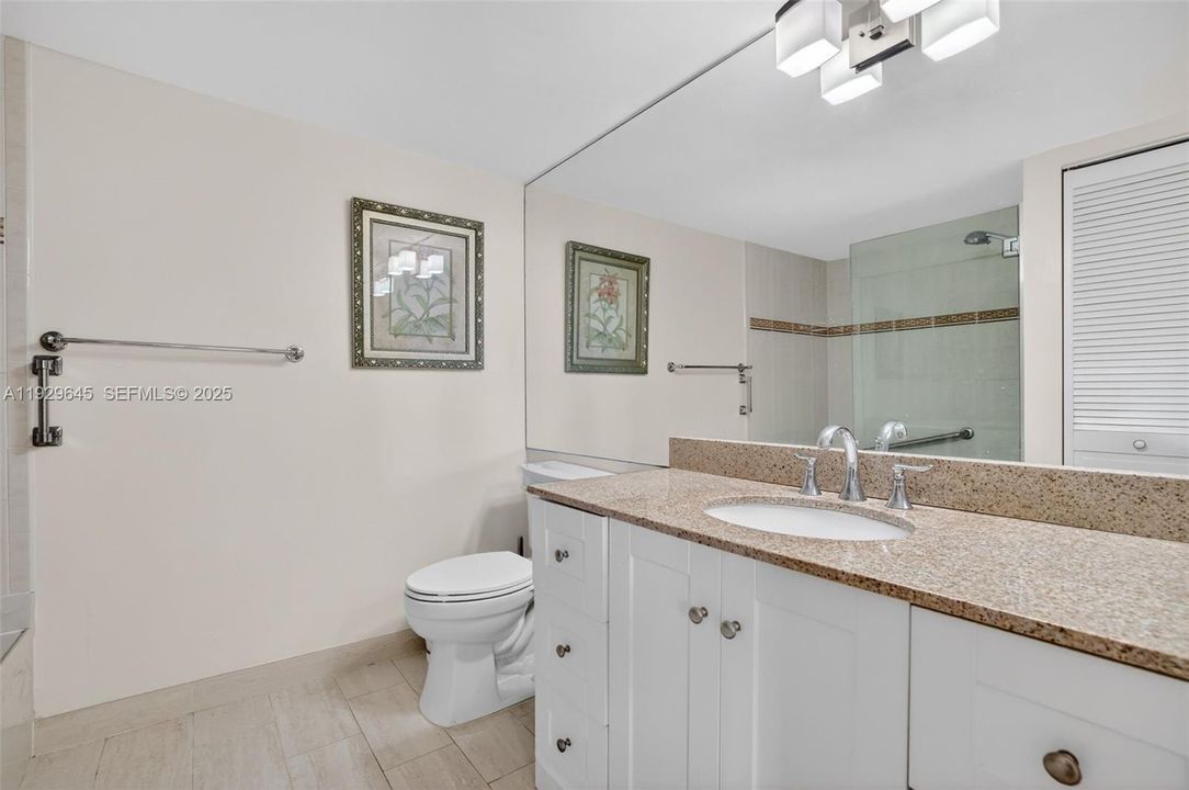 For Sale: $325,000 (2 beds, 2 baths, 1130 Square Feet)