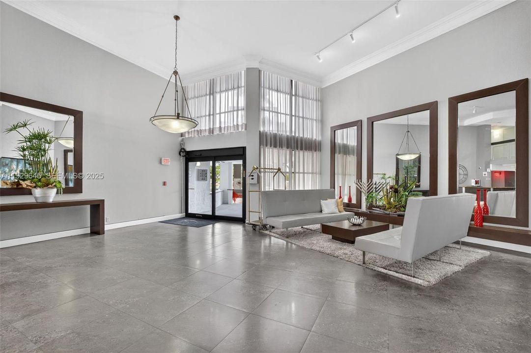 For Sale: $325,000 (2 beds, 2 baths, 1130 Square Feet)