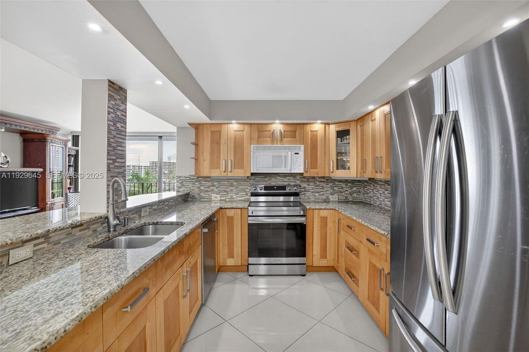 For Sale: $325,000 (2 beds, 2 baths, 1130 Square Feet)