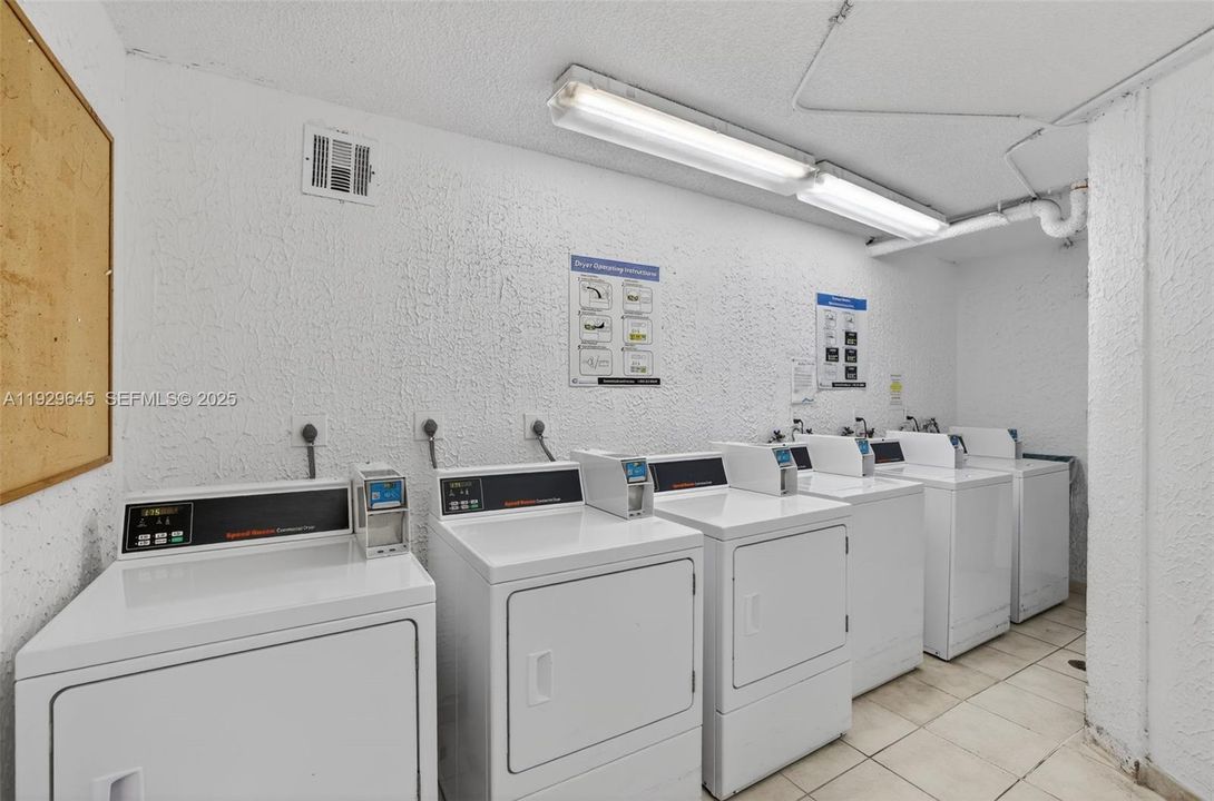 For Sale: $325,000 (2 beds, 2 baths, 1130 Square Feet)