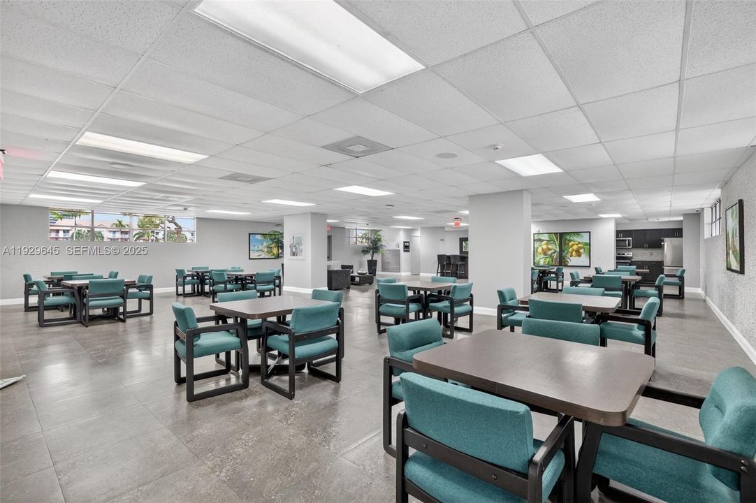 For Sale: $325,000 (2 beds, 2 baths, 1130 Square Feet)