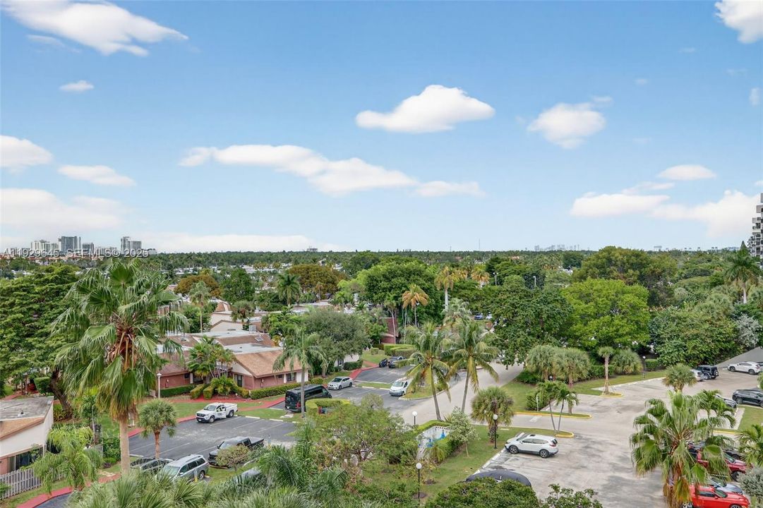 For Sale: $325,000 (2 beds, 2 baths, 1130 Square Feet)