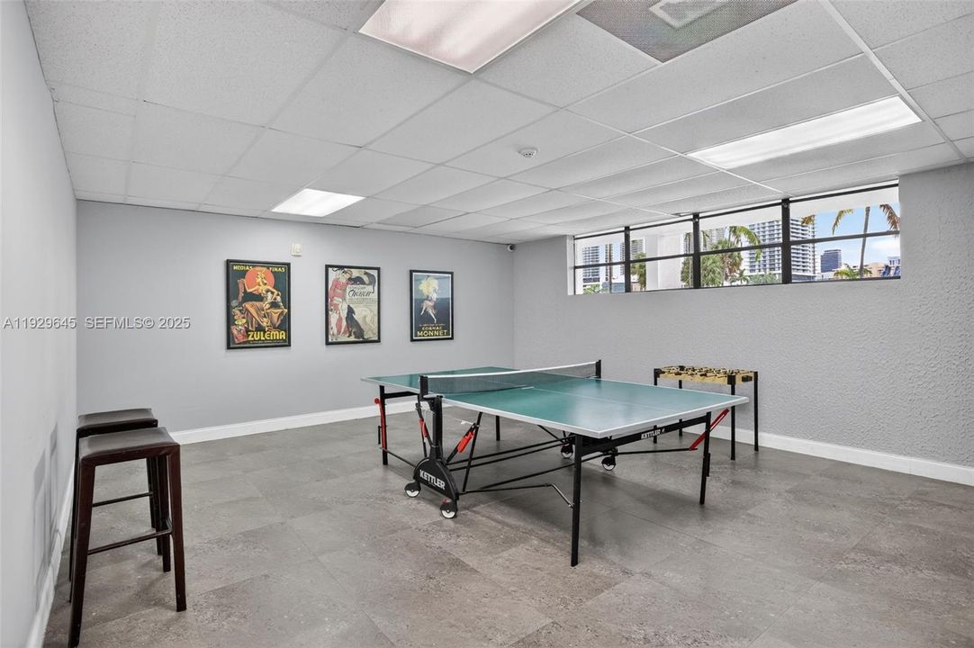 For Sale: $325,000 (2 beds, 2 baths, 1130 Square Feet)