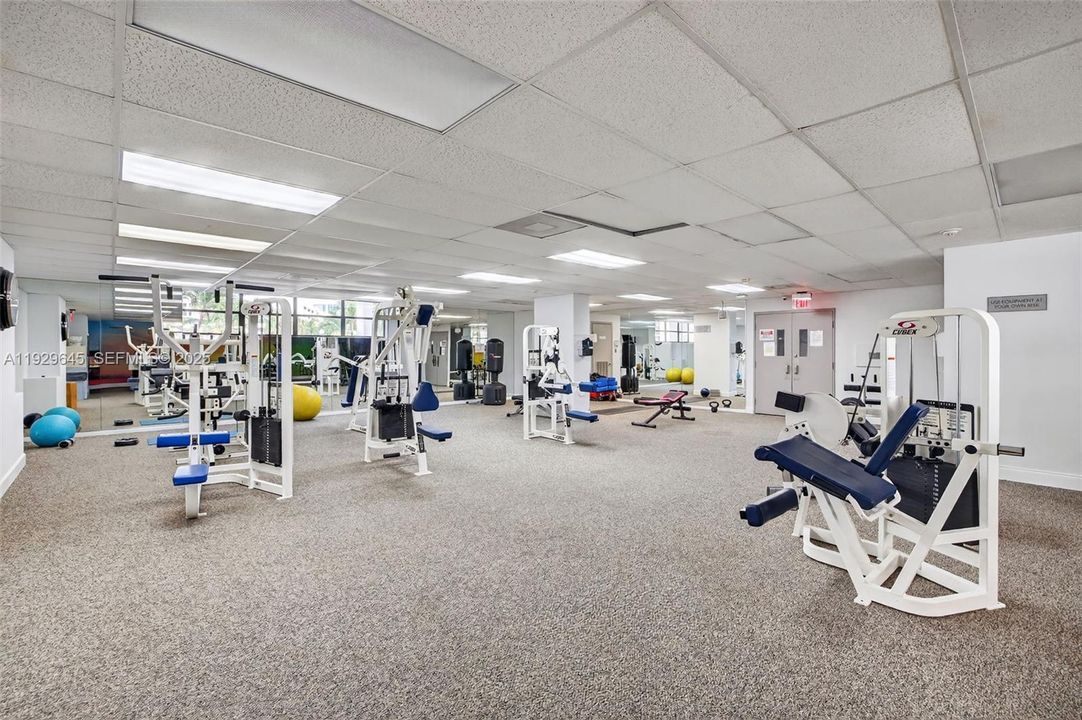 For Sale: $325,000 (2 beds, 2 baths, 1130 Square Feet)