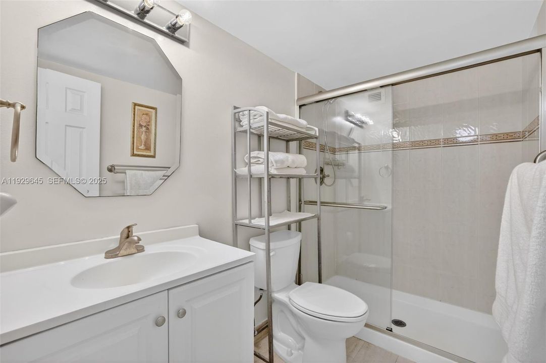 For Sale: $325,000 (2 beds, 2 baths, 1130 Square Feet)