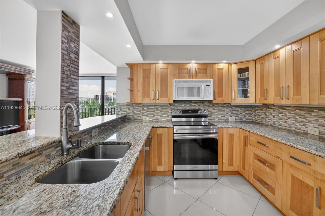 For Sale: $325,000 (2 beds, 2 baths, 1130 Square Feet)