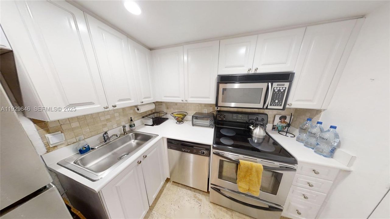 For Rent: $2,100 (0 beds, 1 baths, 510 Square Feet)