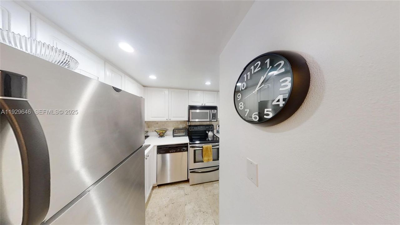 For Rent: $2,100 (0 beds, 1 baths, 510 Square Feet)