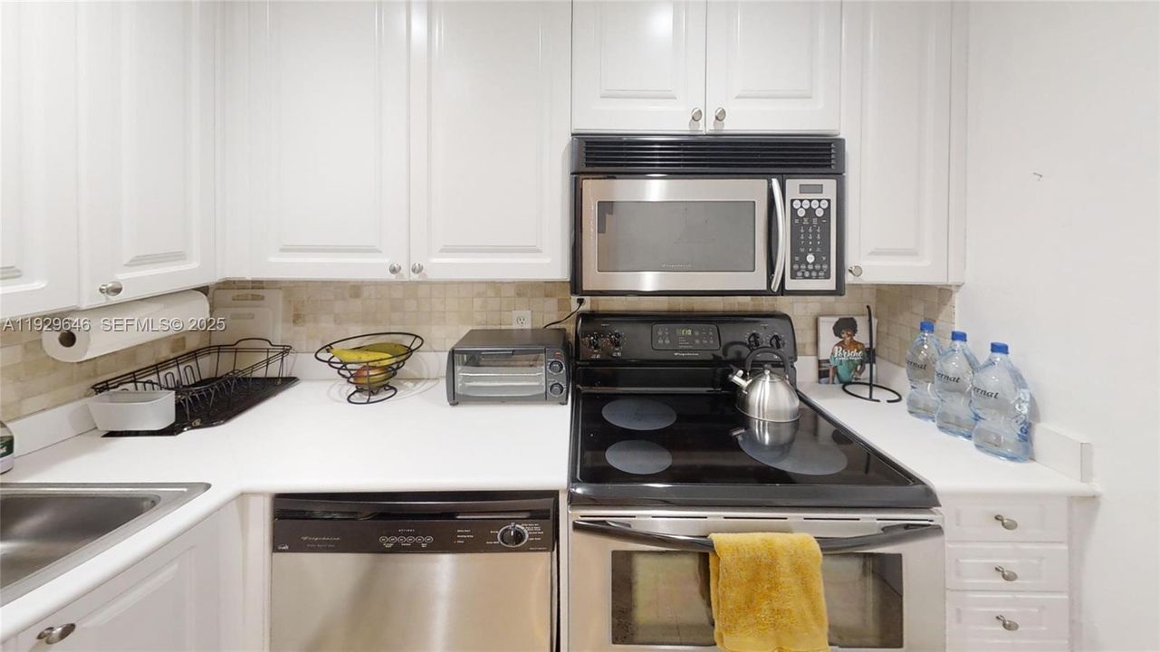 For Rent: $2,100 (0 beds, 1 baths, 510 Square Feet)