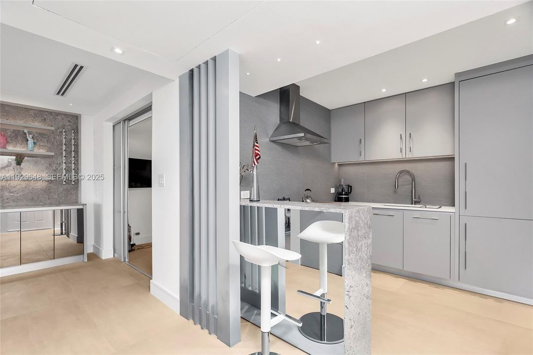 В аренду: $6,500 (3 спален, 2 ванн, 902 Квадратных фут)