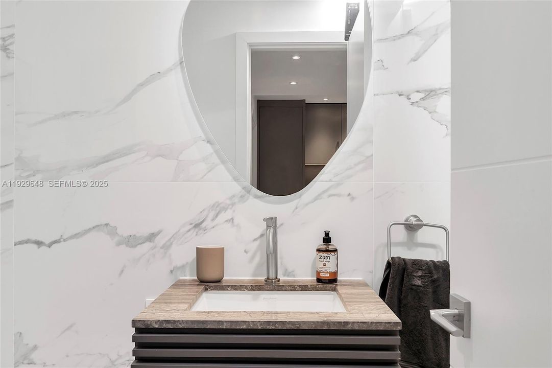 В аренду: $6,500 (3 спален, 2 ванн, 902 Квадратных фут)