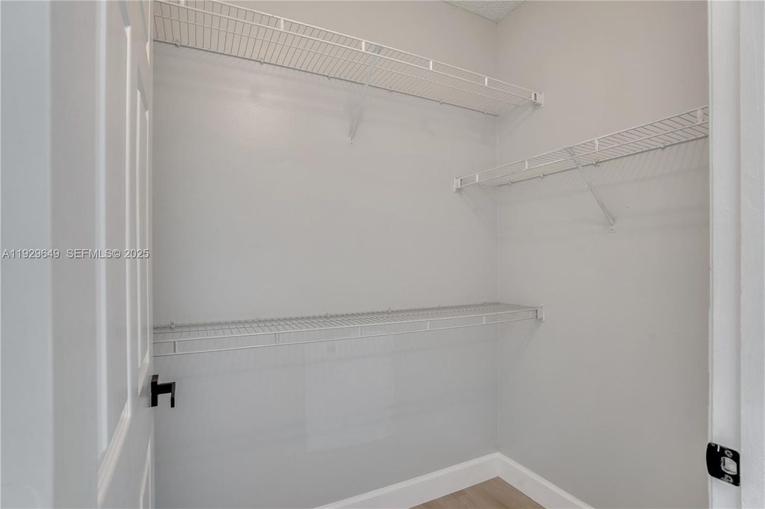 For Sale: $284,900 (2 beds, 2 baths, 1048 Square Feet)