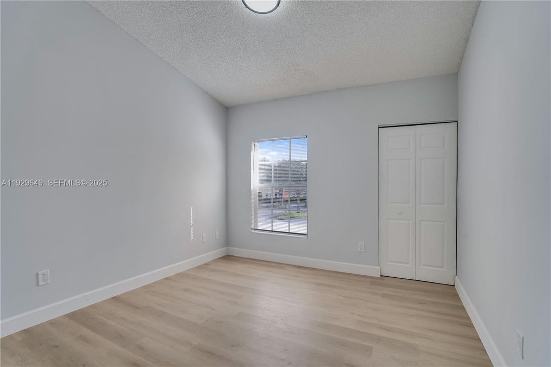 For Sale: $284,900 (2 beds, 2 baths, 1048 Square Feet)