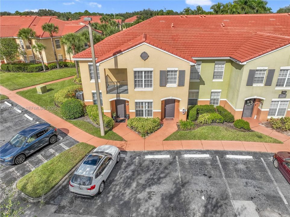 For Sale: $284,900 (2 beds, 2 baths, 1048 Square Feet)