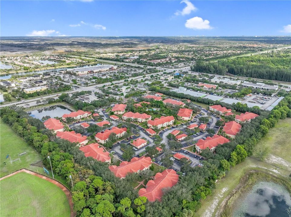 For Sale: $284,900 (2 beds, 2 baths, 1048 Square Feet)