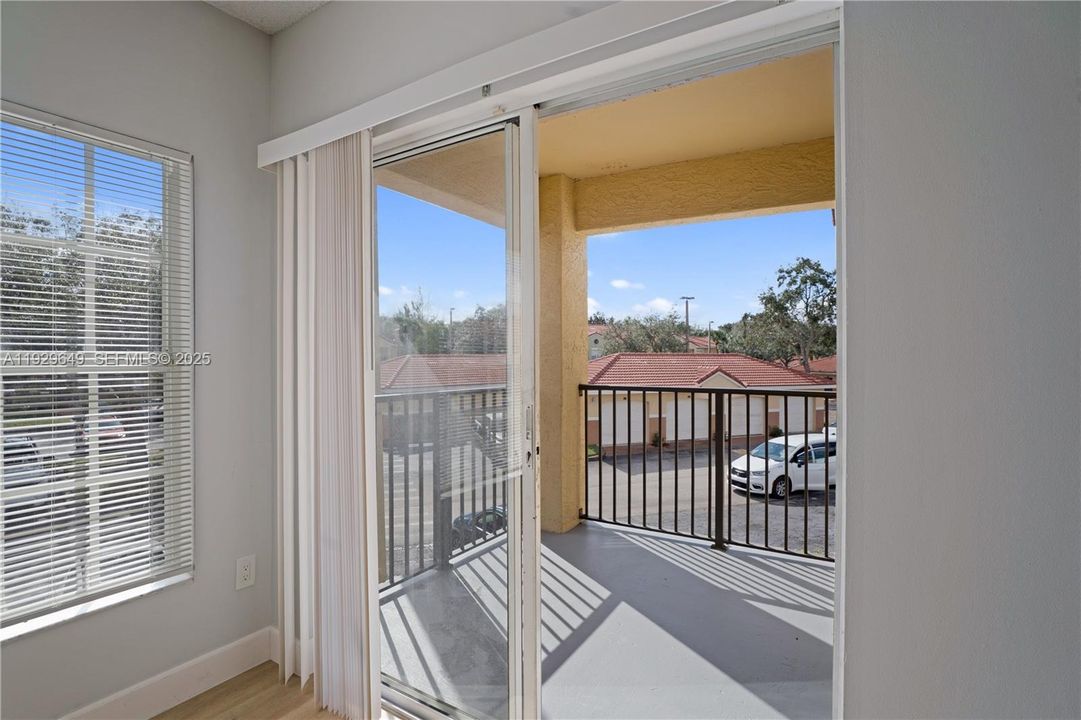 For Sale: $284,900 (2 beds, 2 baths, 1048 Square Feet)