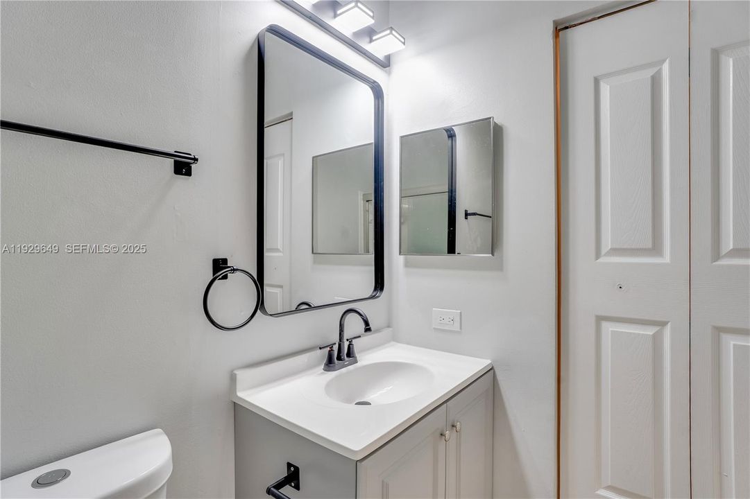 For Sale: $284,900 (2 beds, 2 baths, 1048 Square Feet)