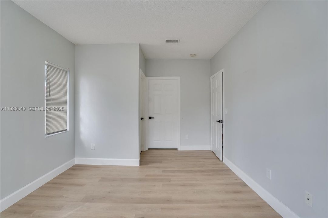 For Sale: $284,900 (2 beds, 2 baths, 1048 Square Feet)