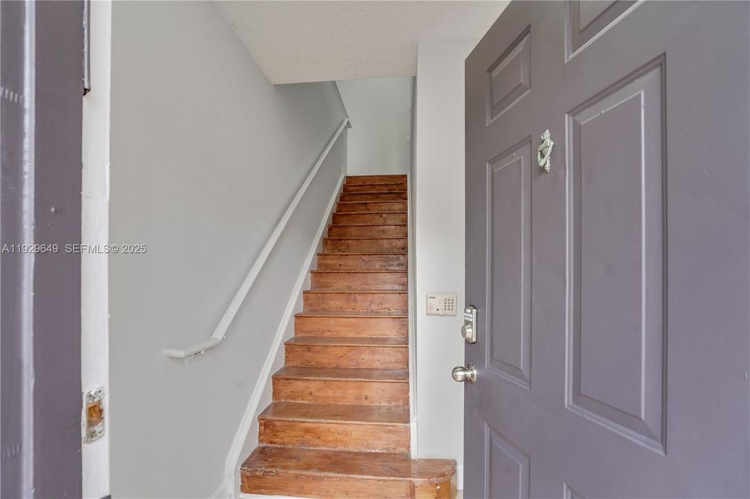 For Sale: $284,900 (2 beds, 2 baths, 1048 Square Feet)