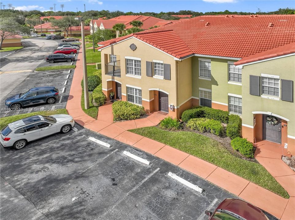 For Sale: $284,900 (2 beds, 2 baths, 1048 Square Feet)