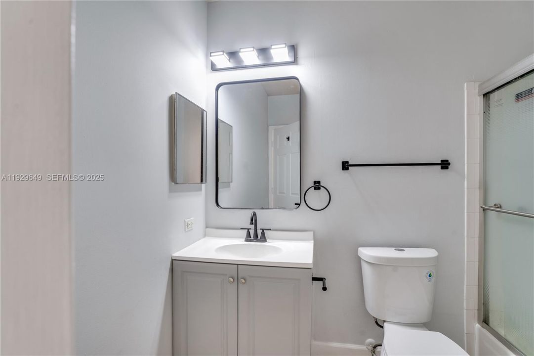 For Sale: $284,900 (2 beds, 2 baths, 1048 Square Feet)