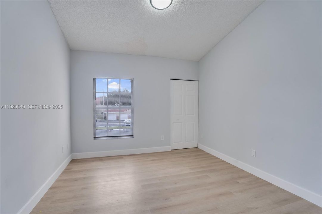 For Sale: $284,900 (2 beds, 2 baths, 1048 Square Feet)