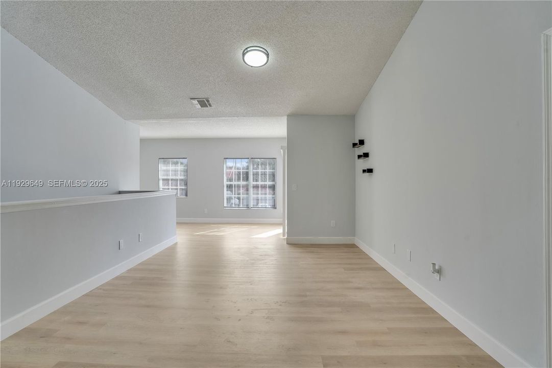 For Sale: $284,900 (2 beds, 2 baths, 1048 Square Feet)