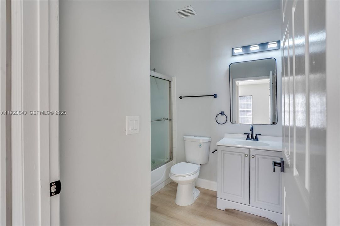 For Sale: $284,900 (2 beds, 2 baths, 1048 Square Feet)