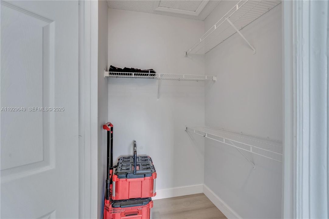 For Sale: $284,900 (2 beds, 2 baths, 1048 Square Feet)