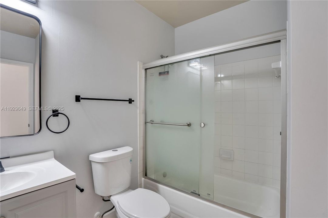 For Sale: $284,900 (2 beds, 2 baths, 1048 Square Feet)