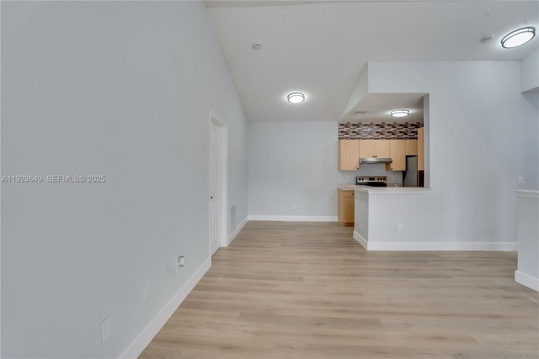 For Sale: $284,900 (2 beds, 2 baths, 1048 Square Feet)