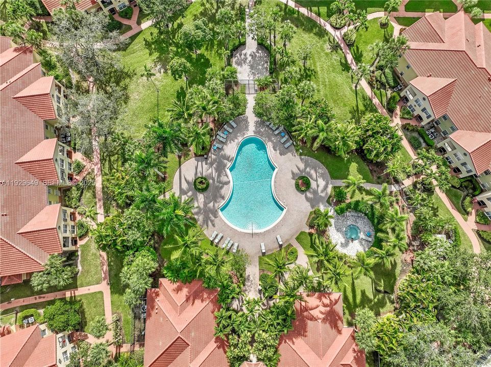 For Sale: $284,900 (2 beds, 2 baths, 1048 Square Feet)