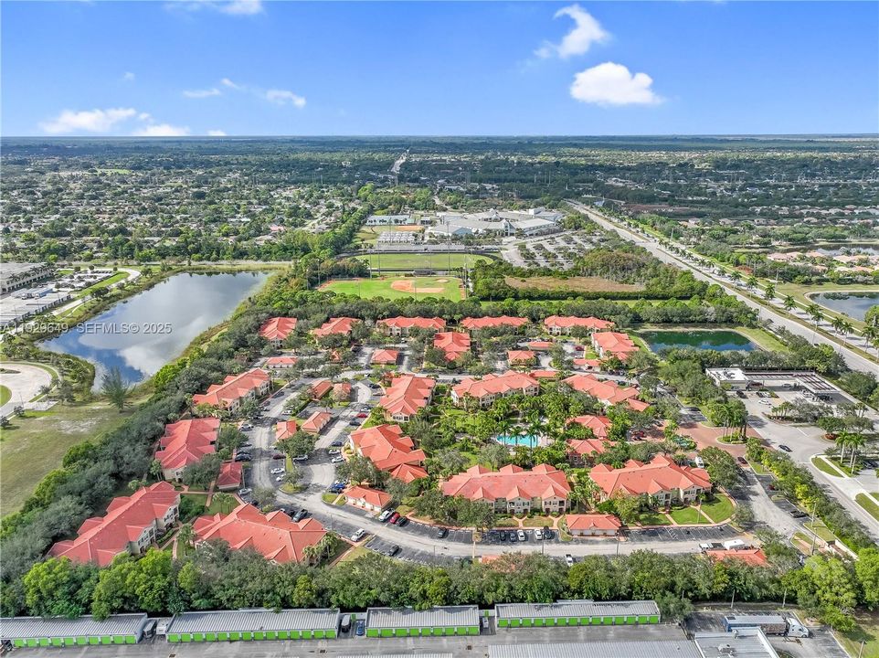 For Sale: $284,900 (2 beds, 2 baths, 1048 Square Feet)