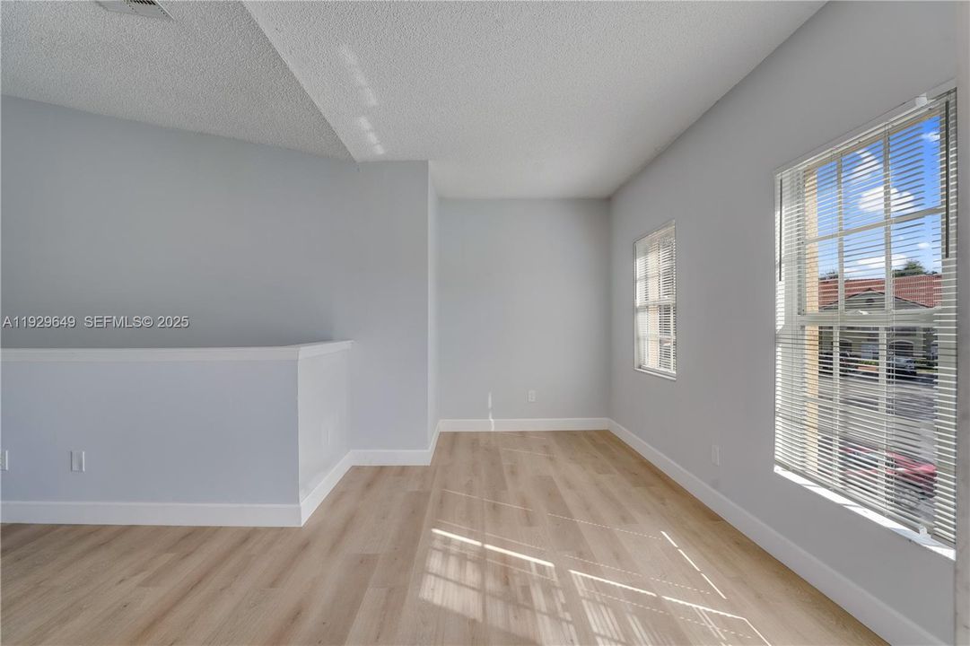 For Sale: $284,900 (2 beds, 2 baths, 1048 Square Feet)