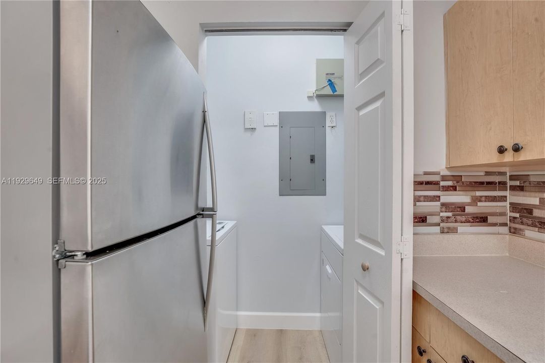 For Sale: $284,900 (2 beds, 2 baths, 1048 Square Feet)