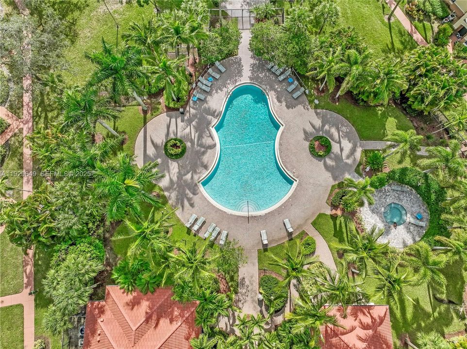 For Sale: $284,900 (2 beds, 2 baths, 1048 Square Feet)