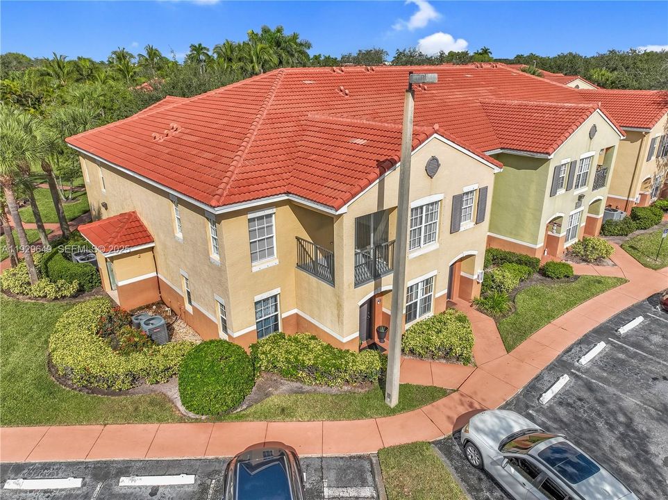 For Sale: $284,900 (2 beds, 2 baths, 1048 Square Feet)