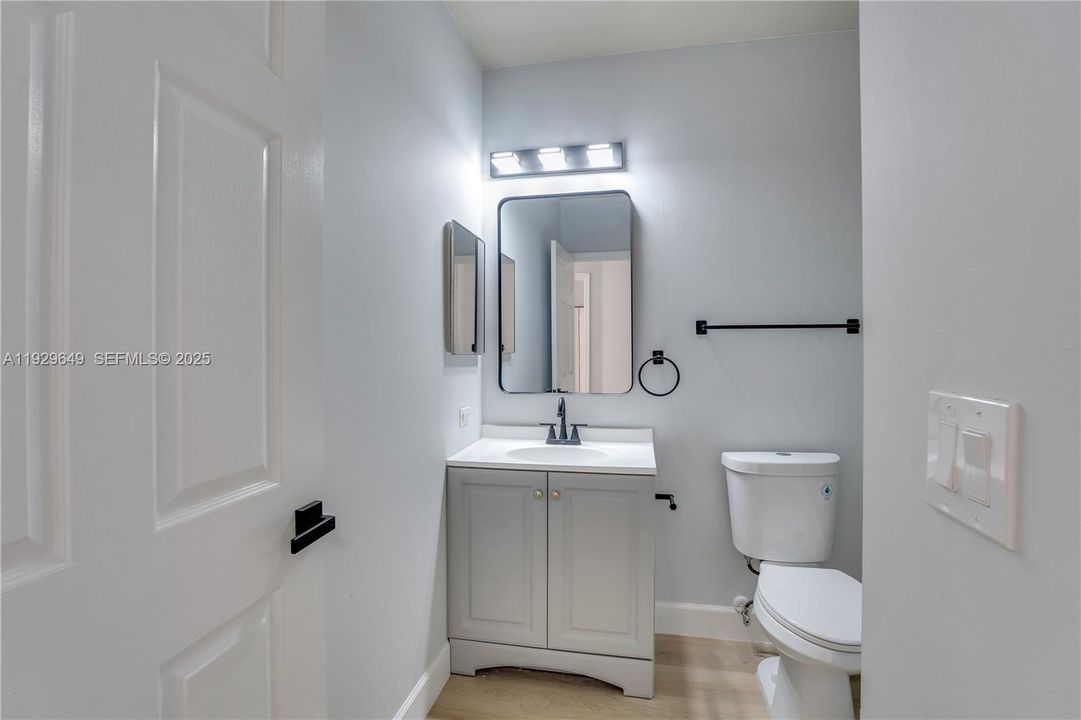 For Sale: $284,900 (2 beds, 2 baths, 1048 Square Feet)