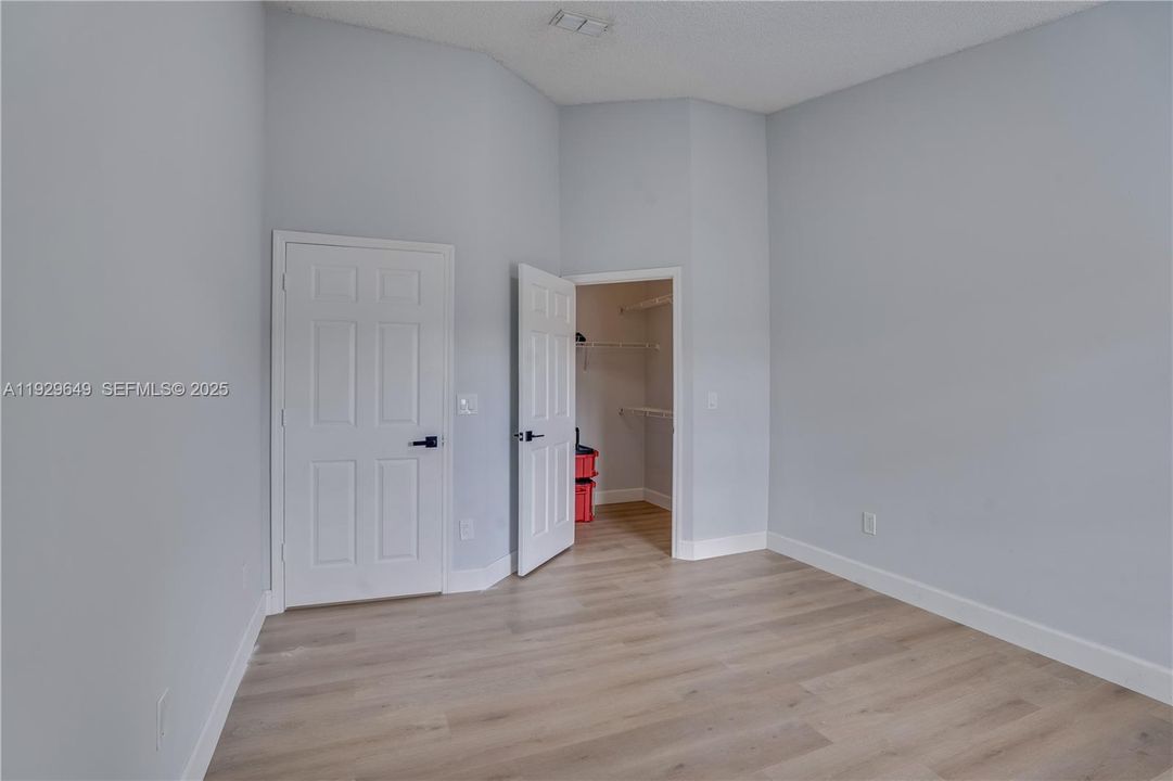 For Sale: $284,900 (2 beds, 2 baths, 1048 Square Feet)