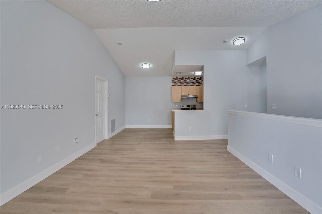 For Sale: $284,900 (2 beds, 2 baths, 1048 Square Feet)