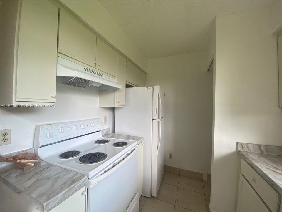 For Rent: $1,850 (2 beds, 1 baths, 863 Square Feet)