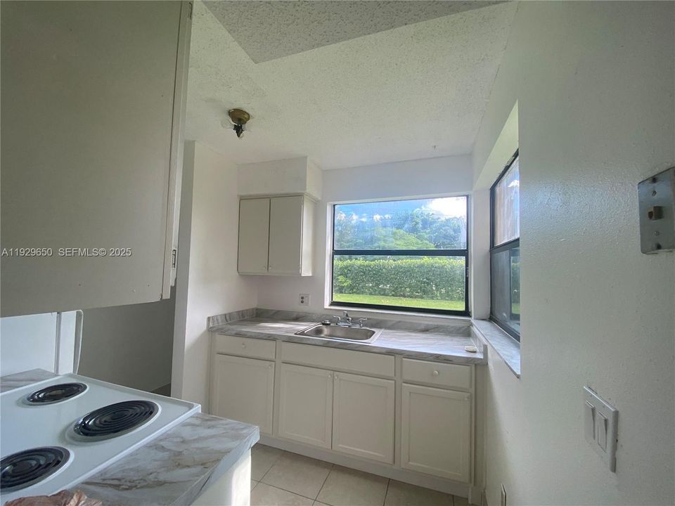For Rent: $1,850 (2 beds, 1 baths, 863 Square Feet)