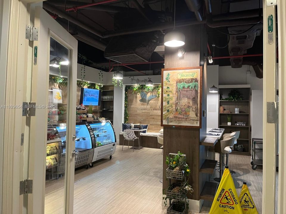 На продажу: $3,300 (0 спален, 1 ванн, 481 Квадратных фут)