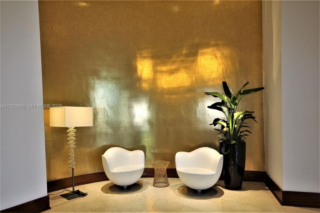 For Rent: $3,200 (1 beds, 1 baths, 930 Square Feet)