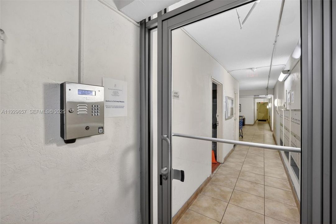 На продажу: $132,917 (1 спален, 1 ванн, 675 Квадратных фут)