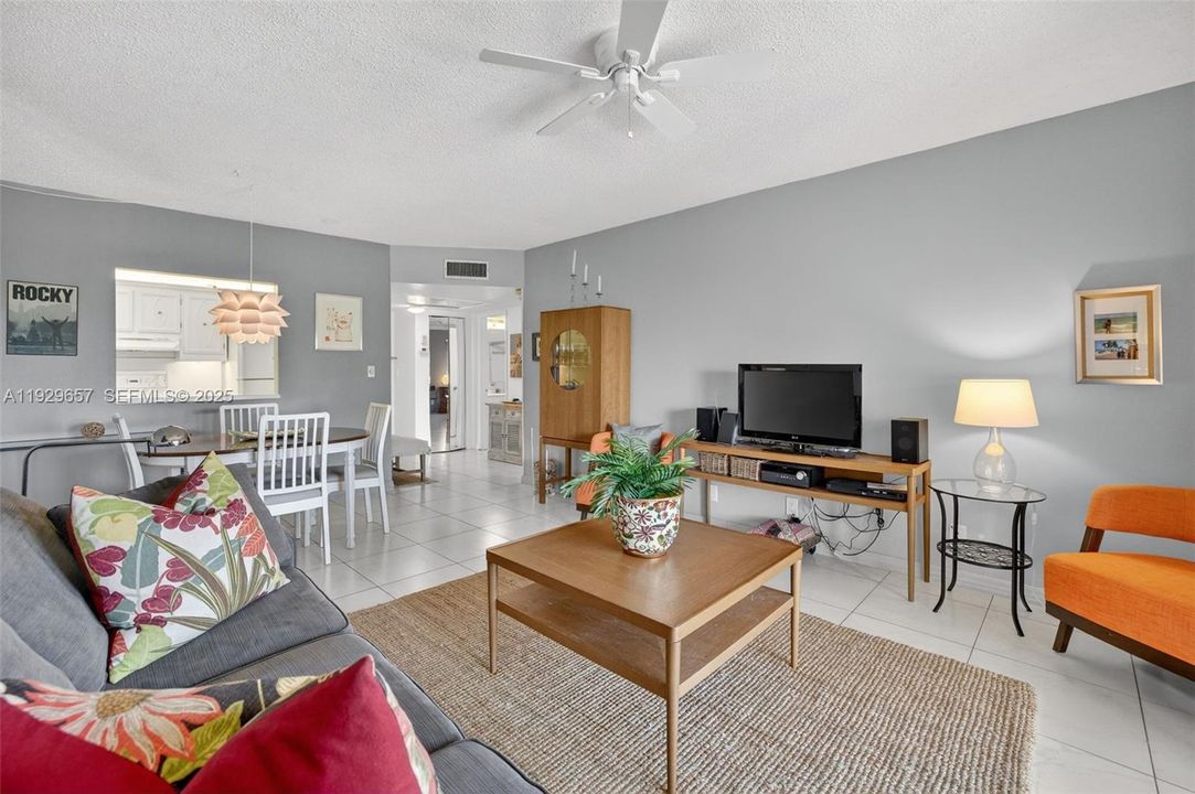 На продажу: $132,917 (1 спален, 1 ванн, 675 Квадратных фут)