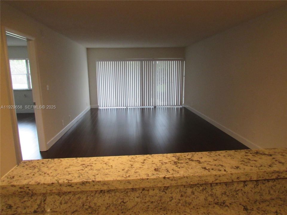 出租: $1,990 (1 贝兹, 1 浴室, 812 平方英尺)